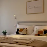 Via Friuli - A Due Passi Dal Mare By Host Hero 아파트 *